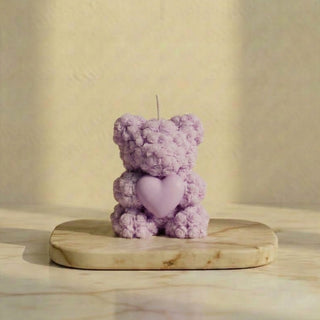 Candela orsetto di rose lilla delicato con cuore — bomboniera comunione e regalo artigianale Piki Candles