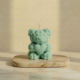 Candela orsetto di rose verde menta con cuore — bomboniera e decorazione artigianale Piki Candles